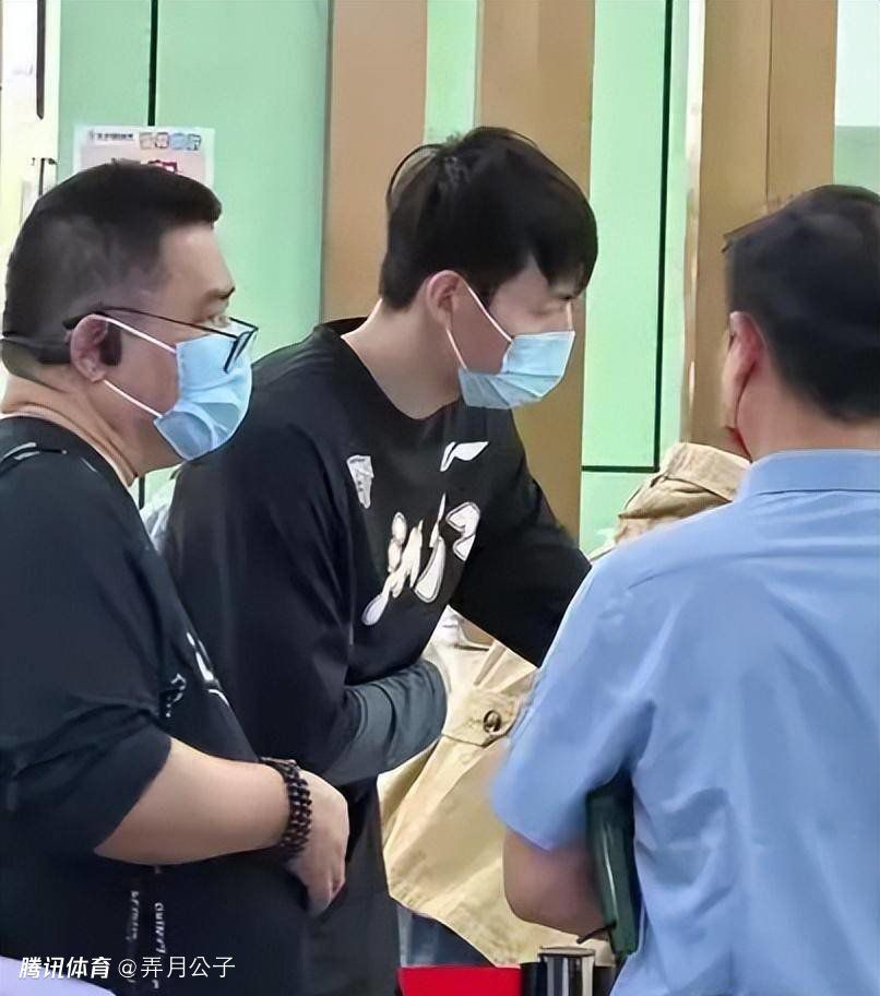 据《信使报》报道称，罗马老板尚未授权平托与迪巴拉进行续约谈判，目前球员的1200万欧解约金条款依旧有效。